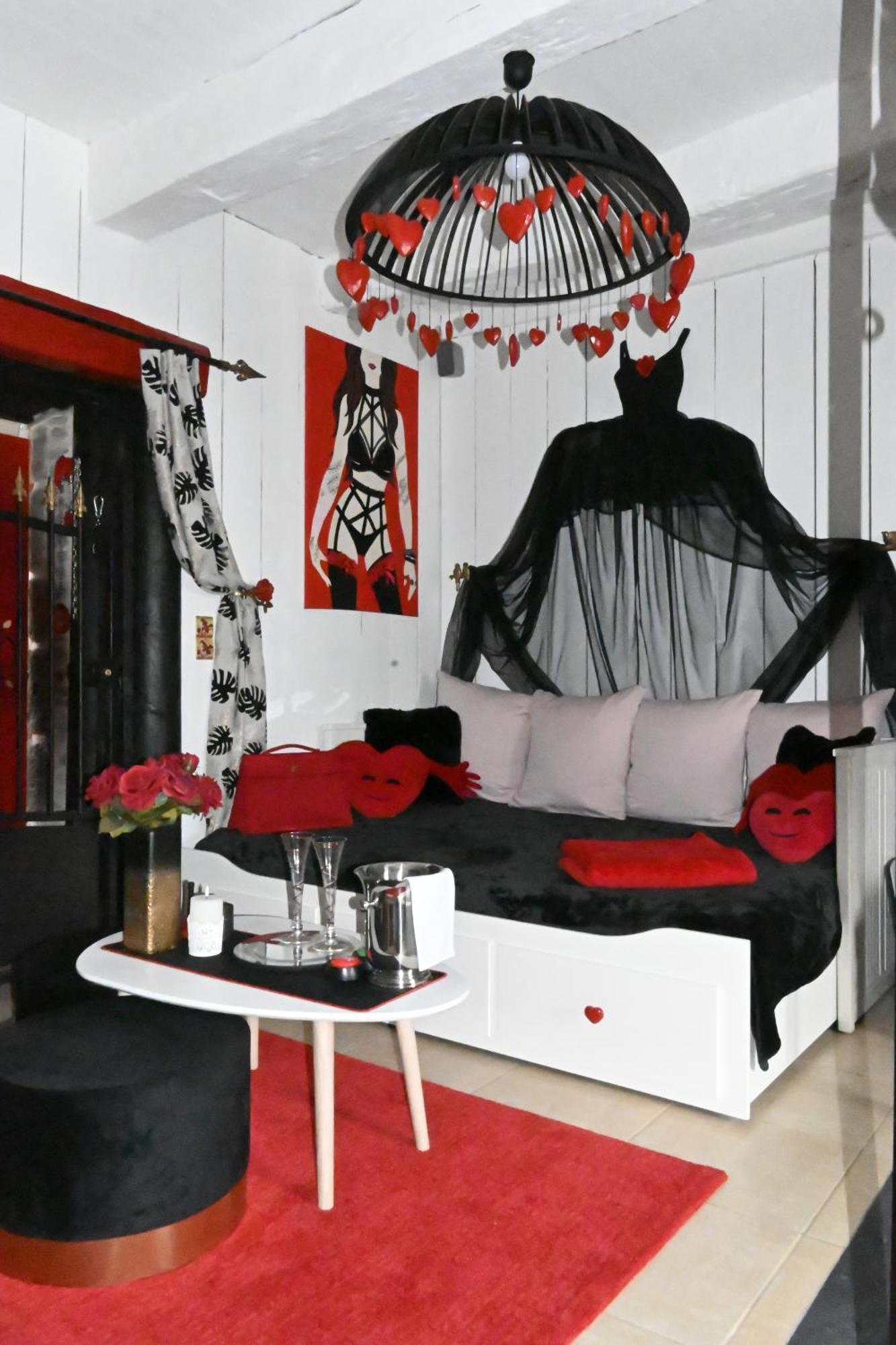 Love Room Donjon Dol In Love Bdsm Dol-de-Bretagne Exterior foto