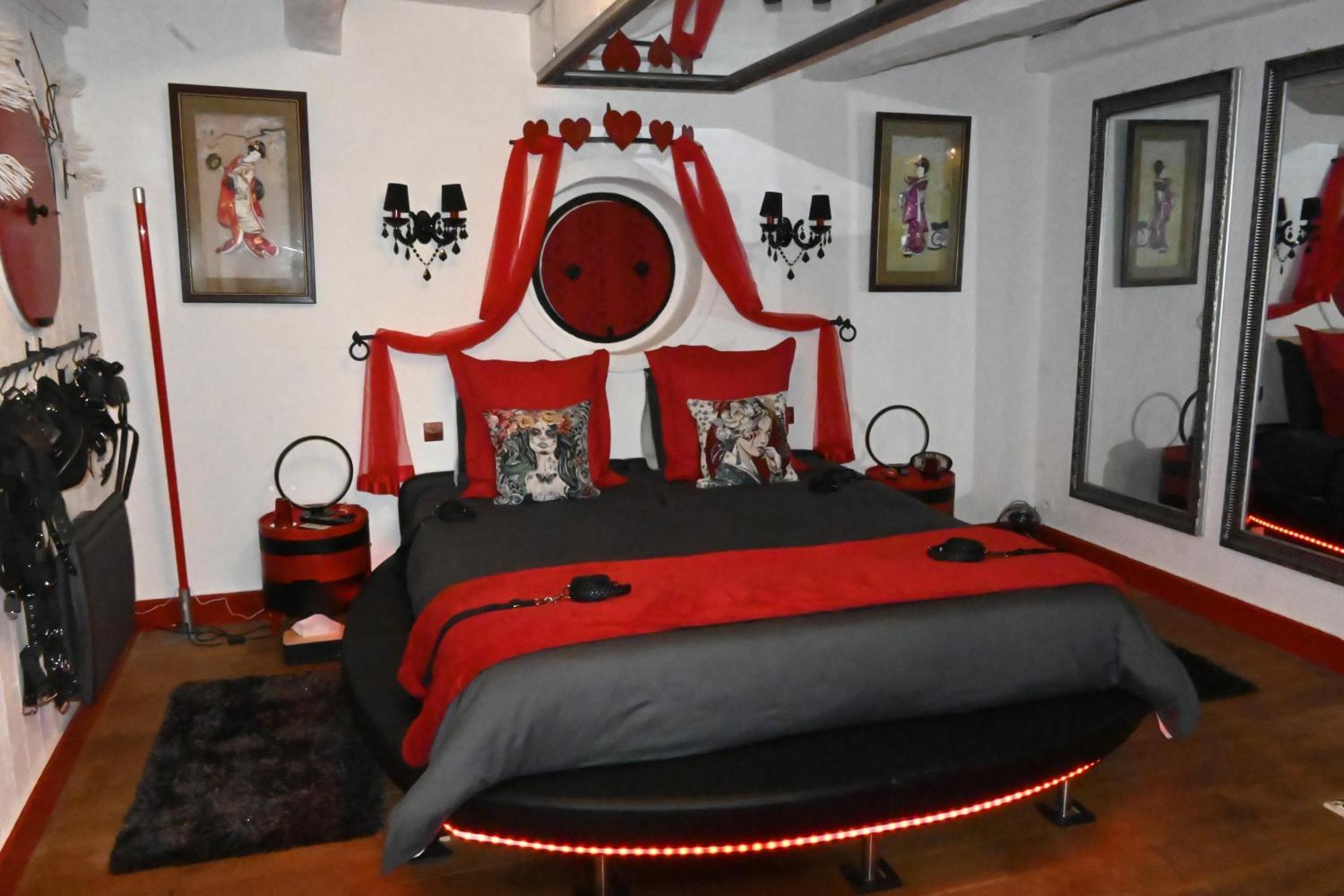 Love Room Donjon Dol In Love Bdsm Dol-de-Bretagne Exterior foto