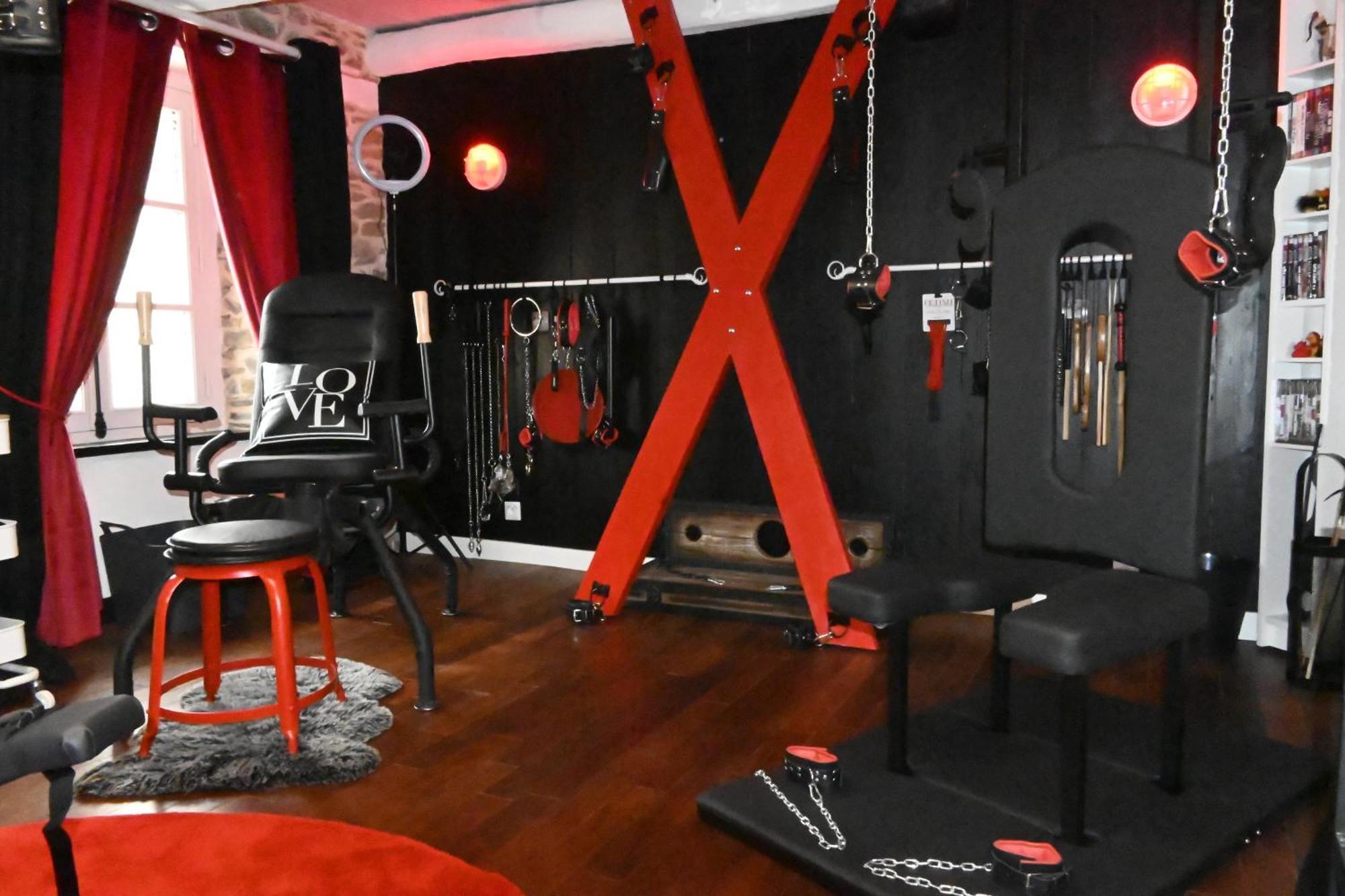 Love Room Donjon Dol In Love Bdsm Dol-de-Bretagne Exterior foto